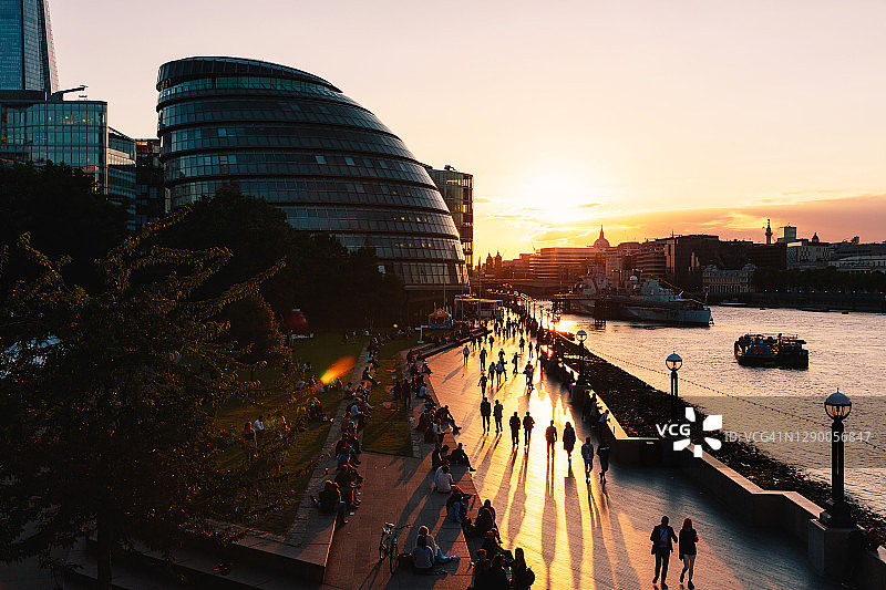英国伦敦市政厅日落景色图片素材