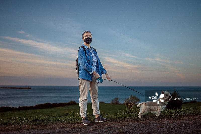 海边漫步图片素材