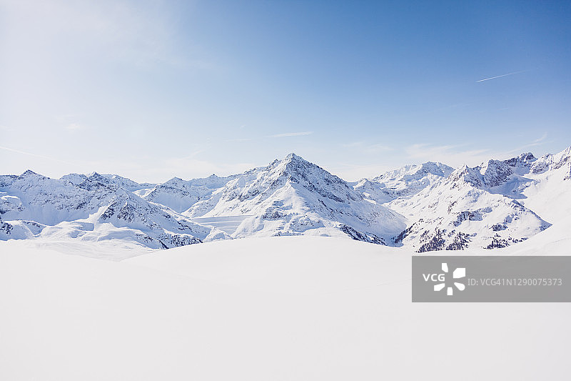 奥地利蒂罗尔州库泰冬季雪山全景图片素材