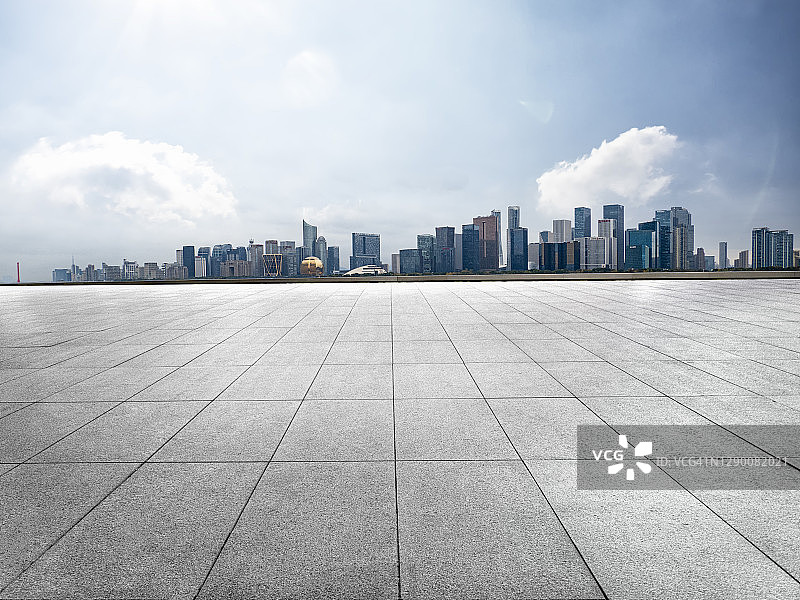 从广场眺望杭州钱江新城城市天际线图片素材
