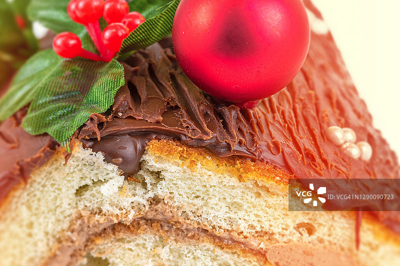 圣诞柴薪蛋糕或圣诞蛋糕的影棚拍摄图片素材