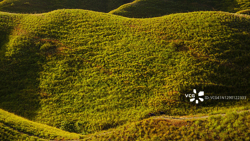 印度尼西亚松巴岛特瑙山日落美景图片素材
