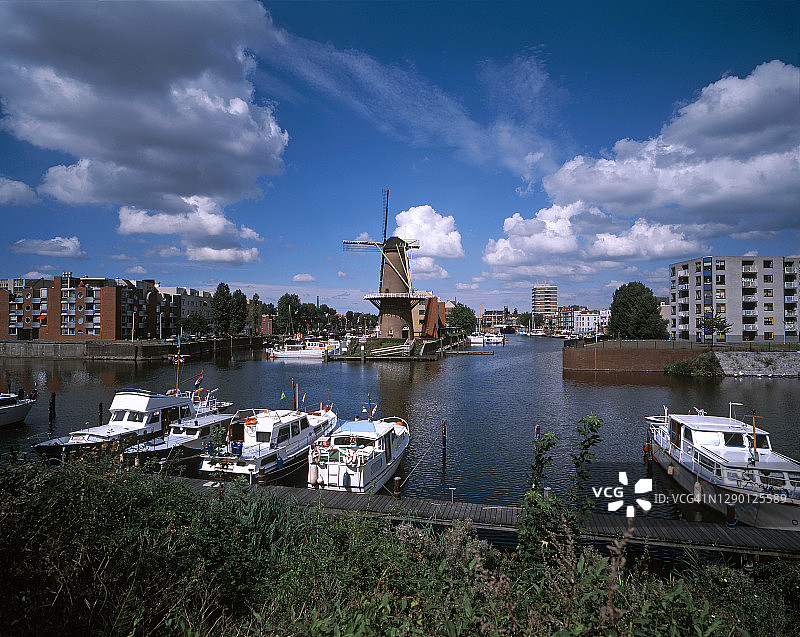 鹿特丹市中心风车图片素材