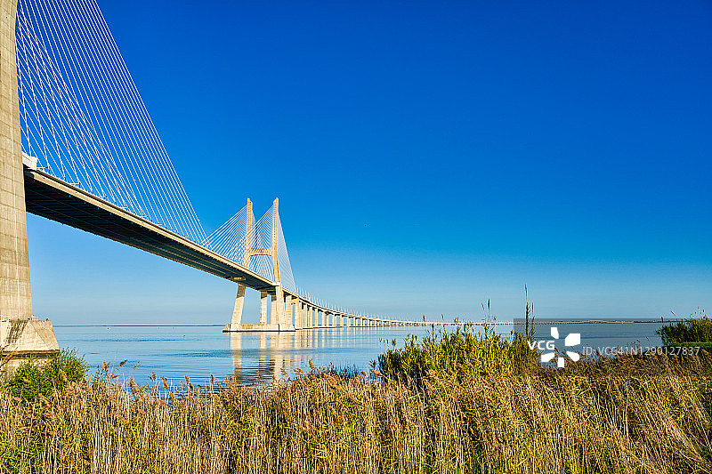 瓦斯科·达·伽马大桥-葡萄牙里斯本图片素材