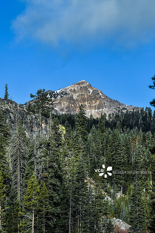 进入拉森火山国家公园的布罗克奥夫山景观图片素材