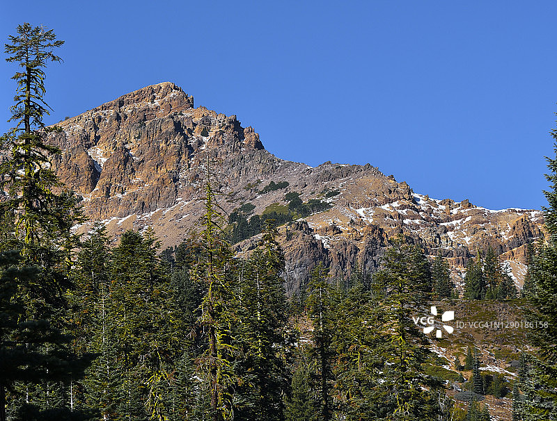 进入拉森火山国家公园时看到的布罗克奥夫山图片素材