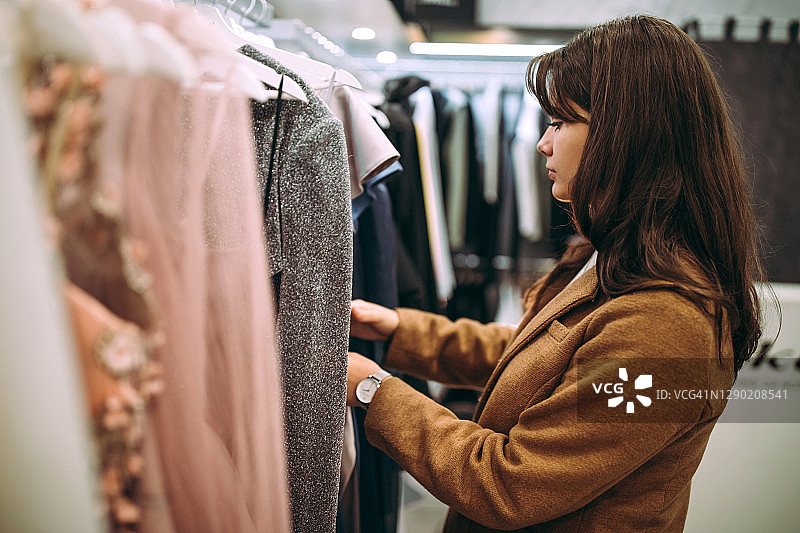 购物的女人图片素材