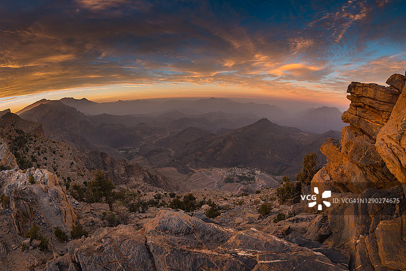 阿哈贾尔山区美丽的日落图片素材