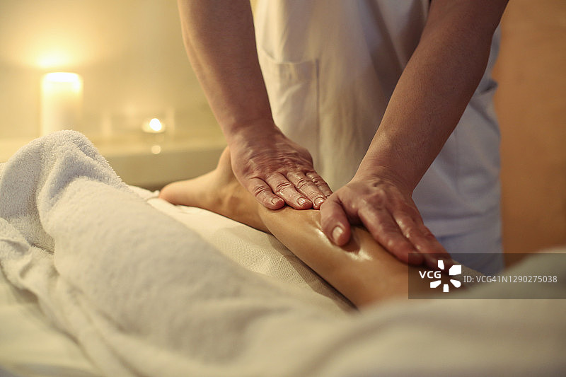 腿部按摩图片素材