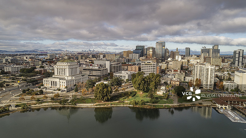 奥克兰市中心和美丽湖图片素材