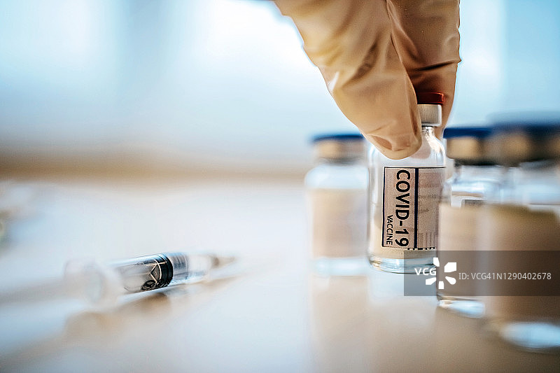 冠状病毒疫苗小瓶图片素材