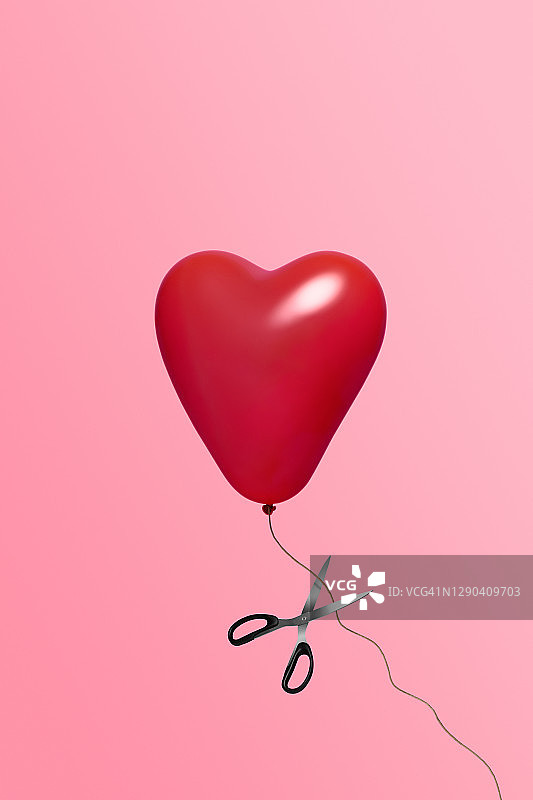 即将放飞的心形气球图片素材