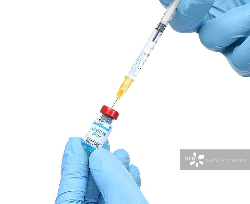 戴蓝色医用手套的手拿着新冠疫苗图片素材