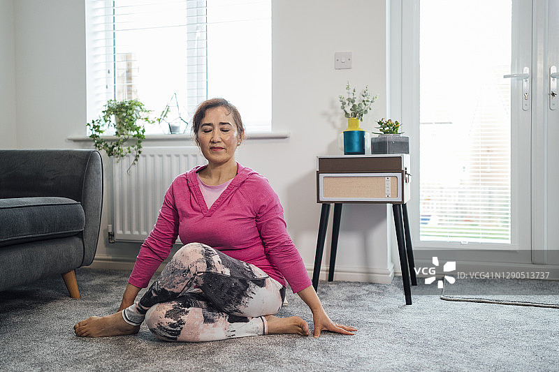 脊柱扭转姿势图片素材