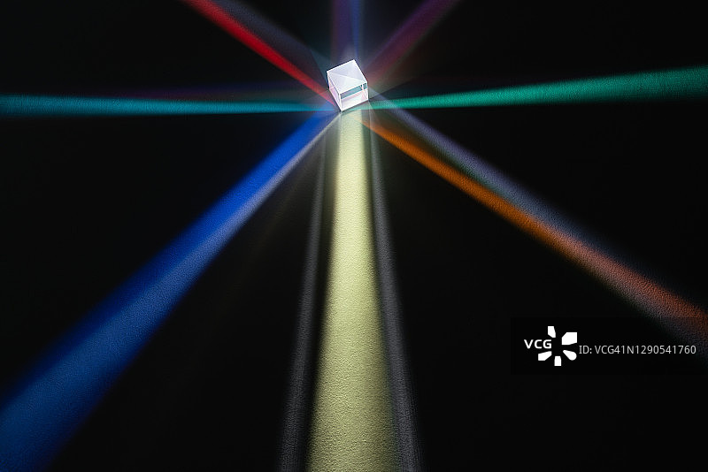 棱镜多色光折射图片素材