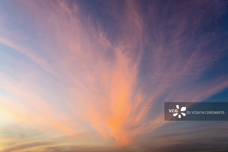 天空中的壮丽日出云彩图片素材