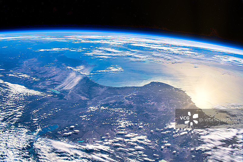 国际空间站视角下的阳光照耀下的智利图片素材