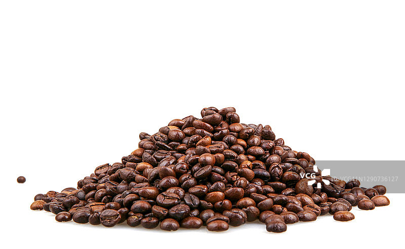 白色背景上的分离咖啡豆图片素材