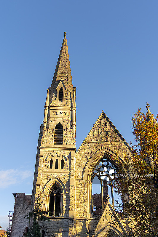 东村大火摧毁历史悠久的学院教堂图片素材