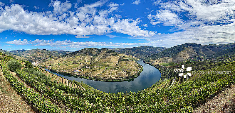 葡萄牙杜罗河谷和葡萄园全景图片素材