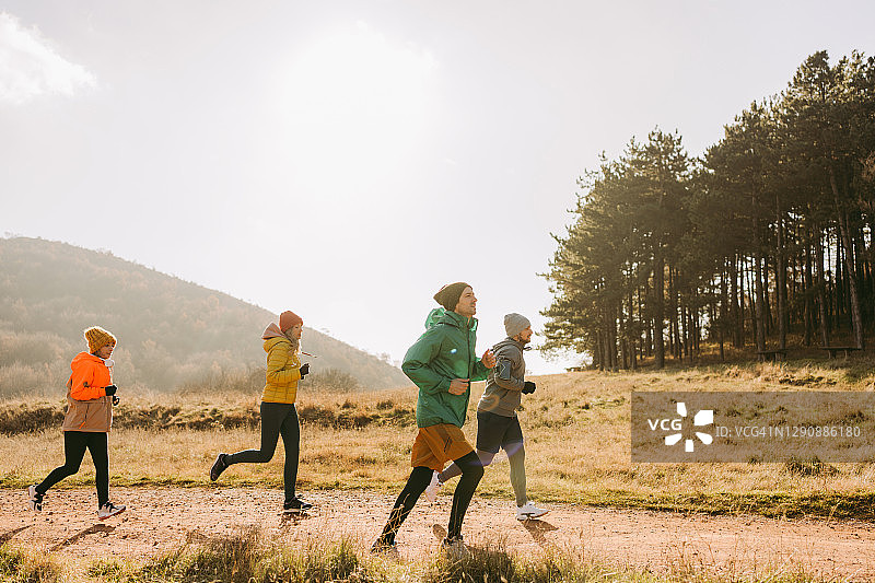 和互助小组跑步图片素材