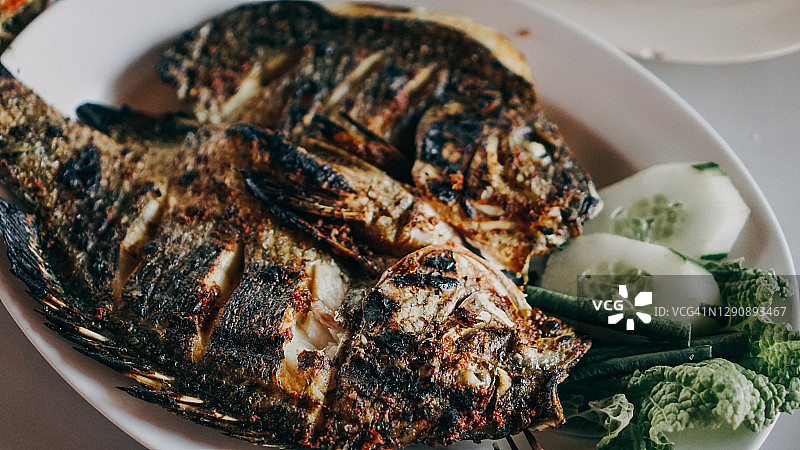 餐厅烤鱼美食图片素材