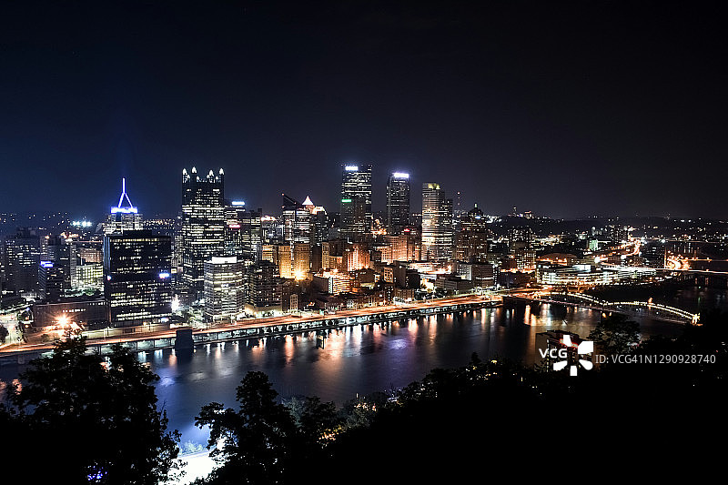 从华盛顿山俯瞰匹兹堡夜景图片素材