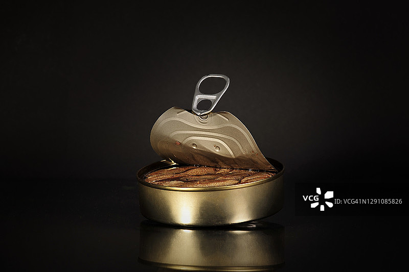 罐装油浸美味鱼图片素材