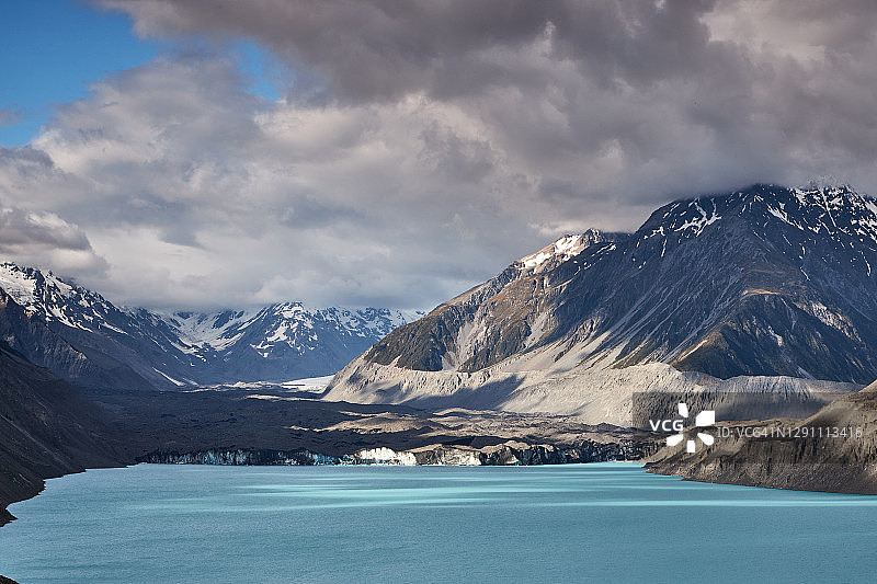 塔斯曼冰川湖图片素材