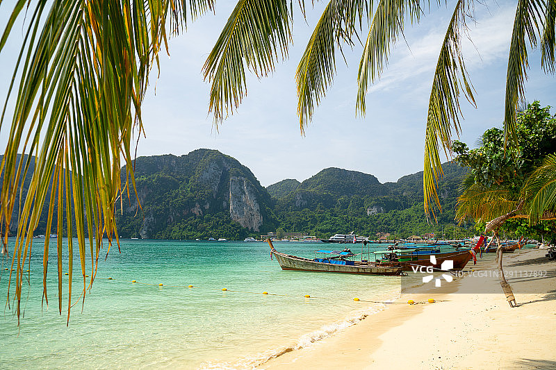 泰国普吉岛皮皮岛海上长尾船公园图片素材