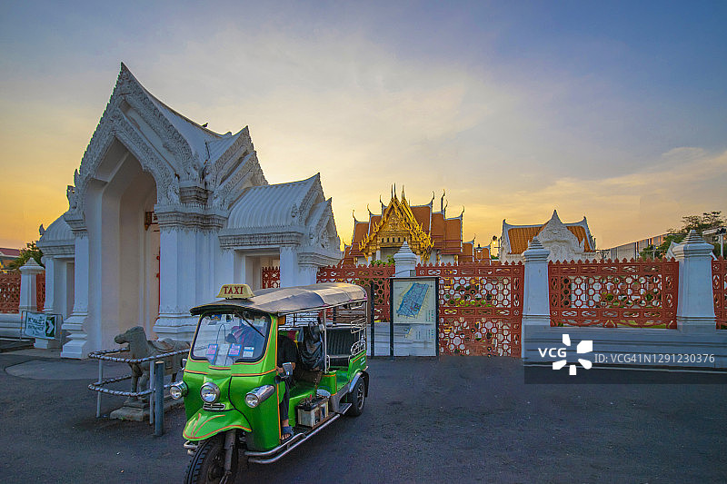 三轮嘟嘟车图片素材