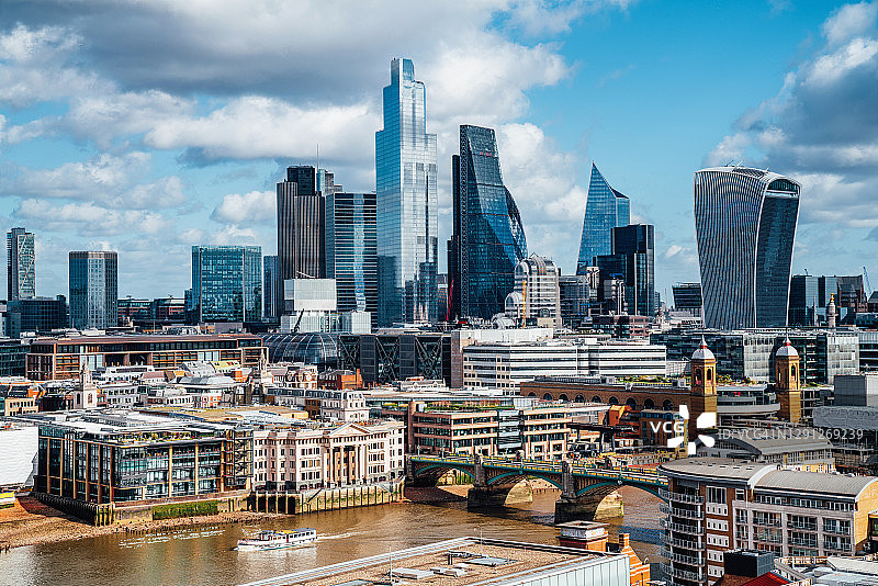 伦敦天际线与泰晤士河图片素材