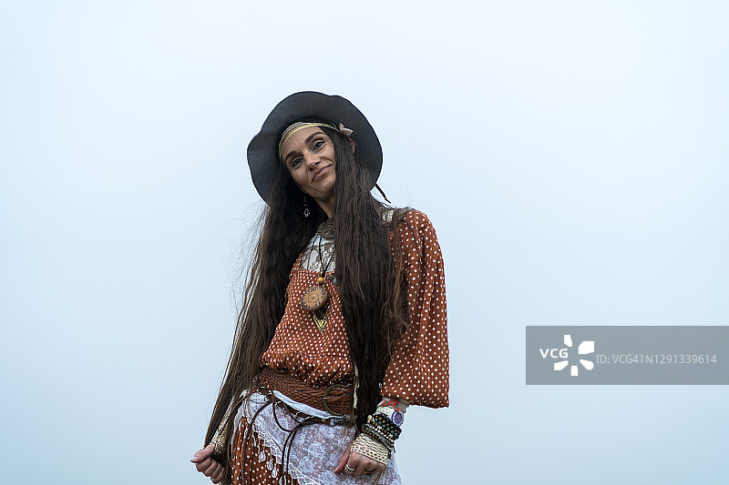 嬉皮风格的女人图片素材