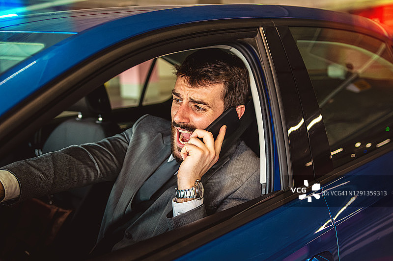 哦，天哪，我要撞车了！图片素材