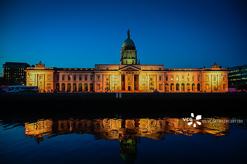 夜晚的爱尔兰海关大楼 - 爱尔兰都柏林图片素材