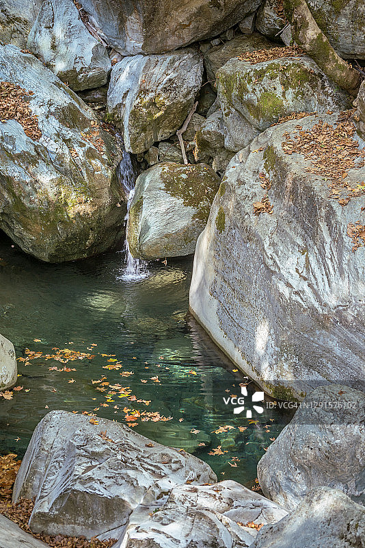 希腊帖撒利 Mount Pelion 山涧上的小瀑布图片素材