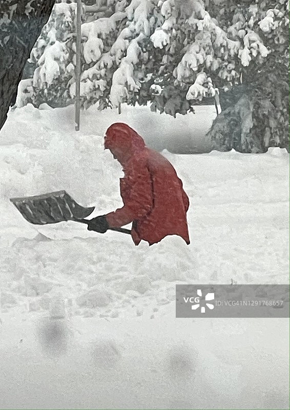 雪后铲雪图片素材