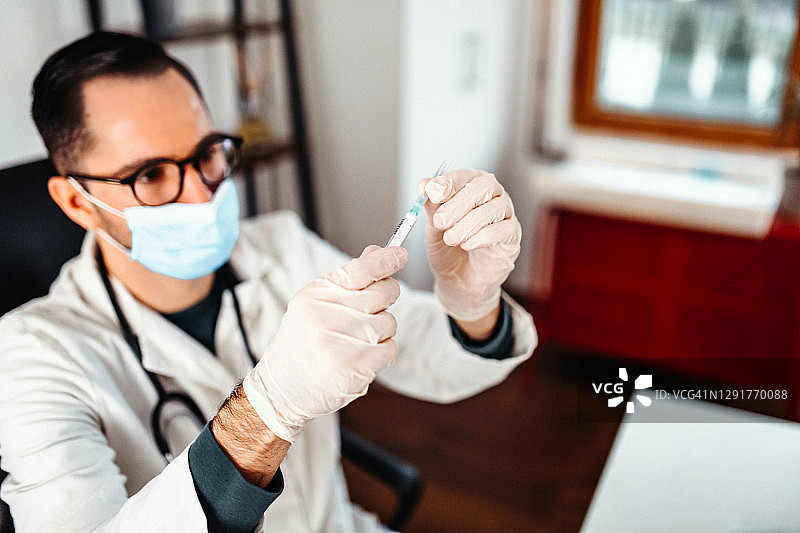新冠疫苗已准备就绪图片素材