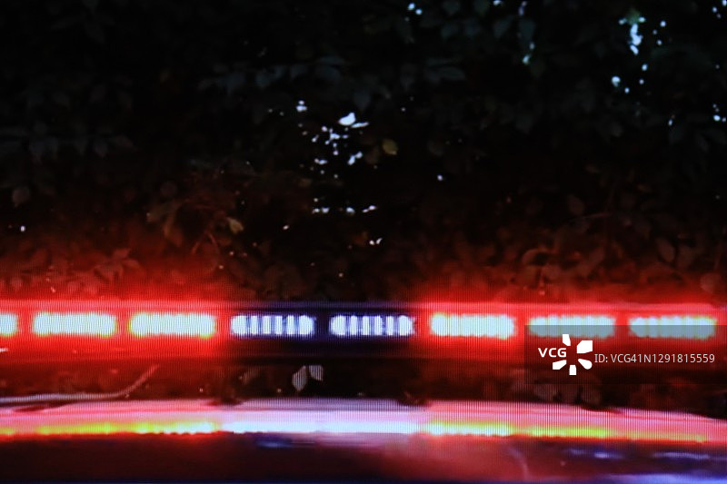 闪光的消防车灯用于紧急情况图片素材