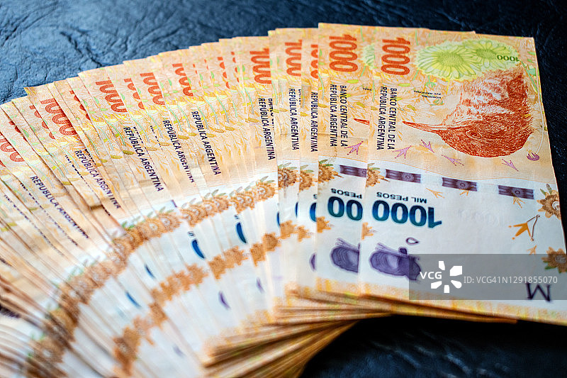 现金：阿根廷比索1000元纸币图片素材