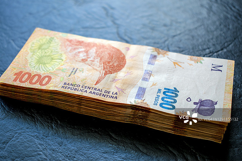 现金：阿根廷比索1000元纸币图片素材
