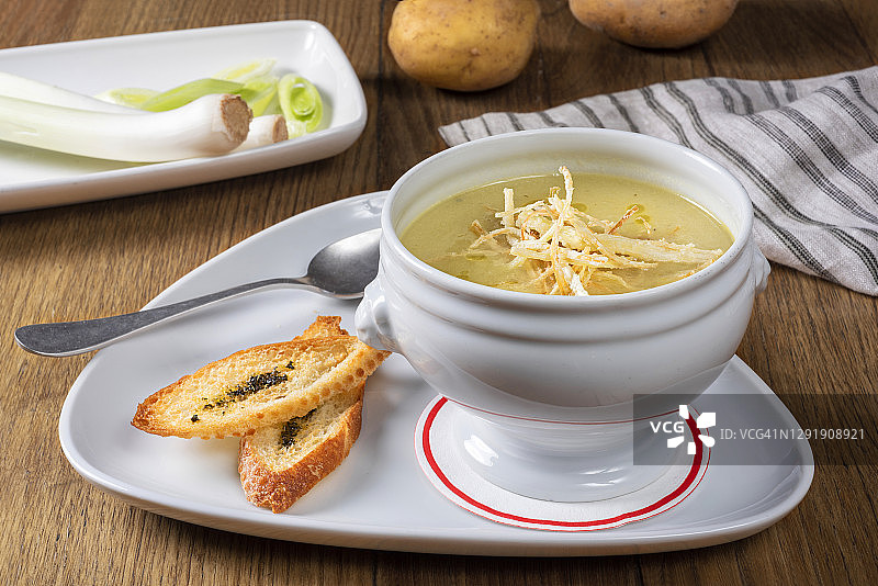 土豆韭葱汤图片素材