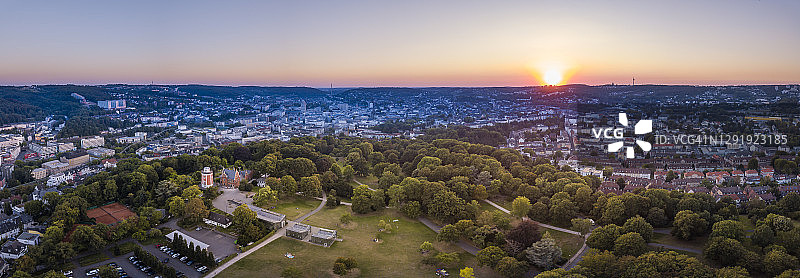德国伍珀塔尔哈特公园日落全景航拍图片素材
