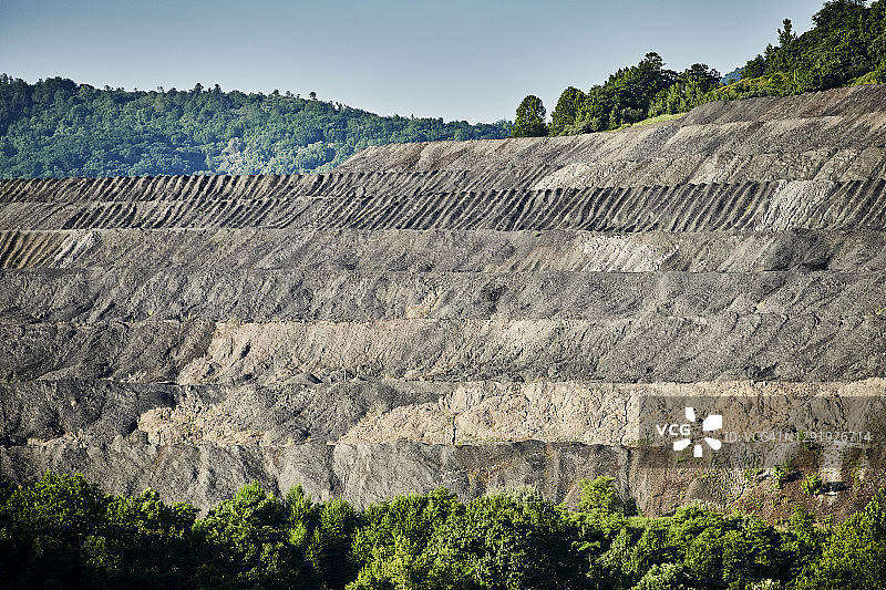 阿巴拉契亚森林中采石场的鸟瞰图图片素材