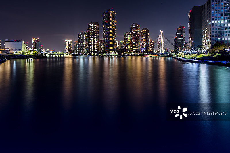 东京天际线，位于江东区筑地岛海滨地区，日本图片素材