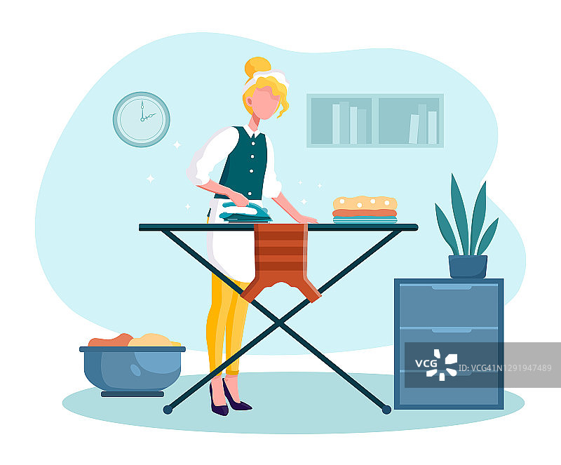 家庭主妇在家熨烫衣服图片素材