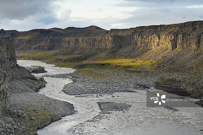 冰岛北部Jokulsa a Fjollum河峡谷的田园风光图片素材