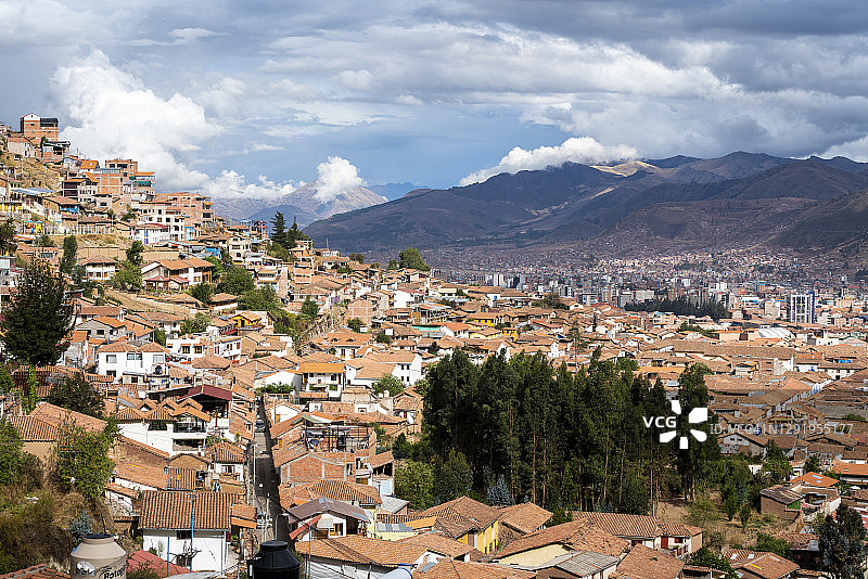 秘鲁库斯科市及背景山脉高空景观图片素材