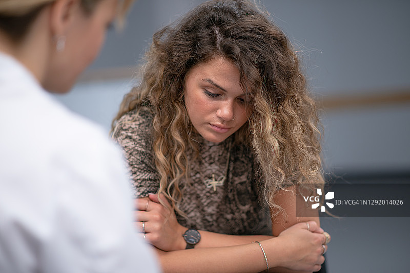 感到绝望图片素材