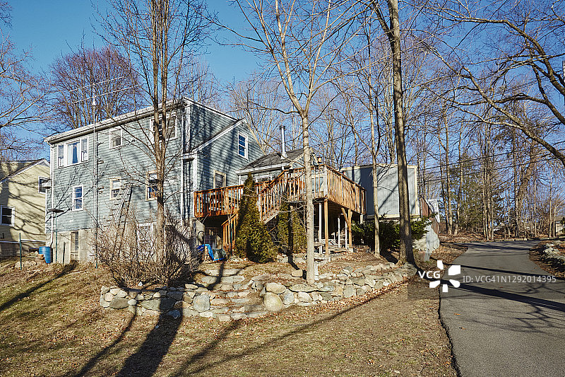 冬季海角风格房屋的低角度外观图片素材